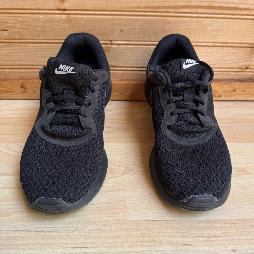 Nike Running Shoes Tanjun Triple Black 7.5 Low Profile Street Gym Athleisure